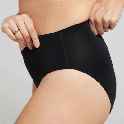 WUKA Perform Seamless Midi Brief Period Pants Style Light Flow Black Colour Side